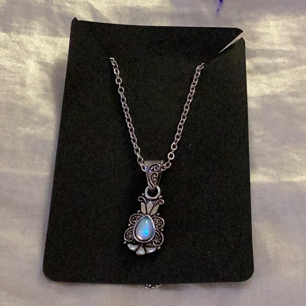 🦋New Gorgeous Stone Pendant Necklace Sparkles & Shines So Much FUN to Wear 🦋 - Picture 3 of 10